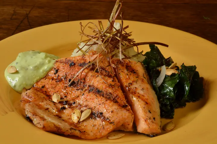 Grilled salmon with greens